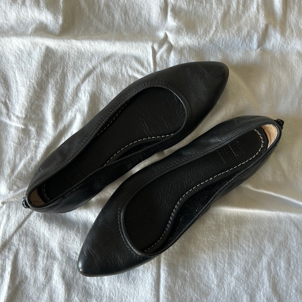 Frye Carson Flats, Size 7.5